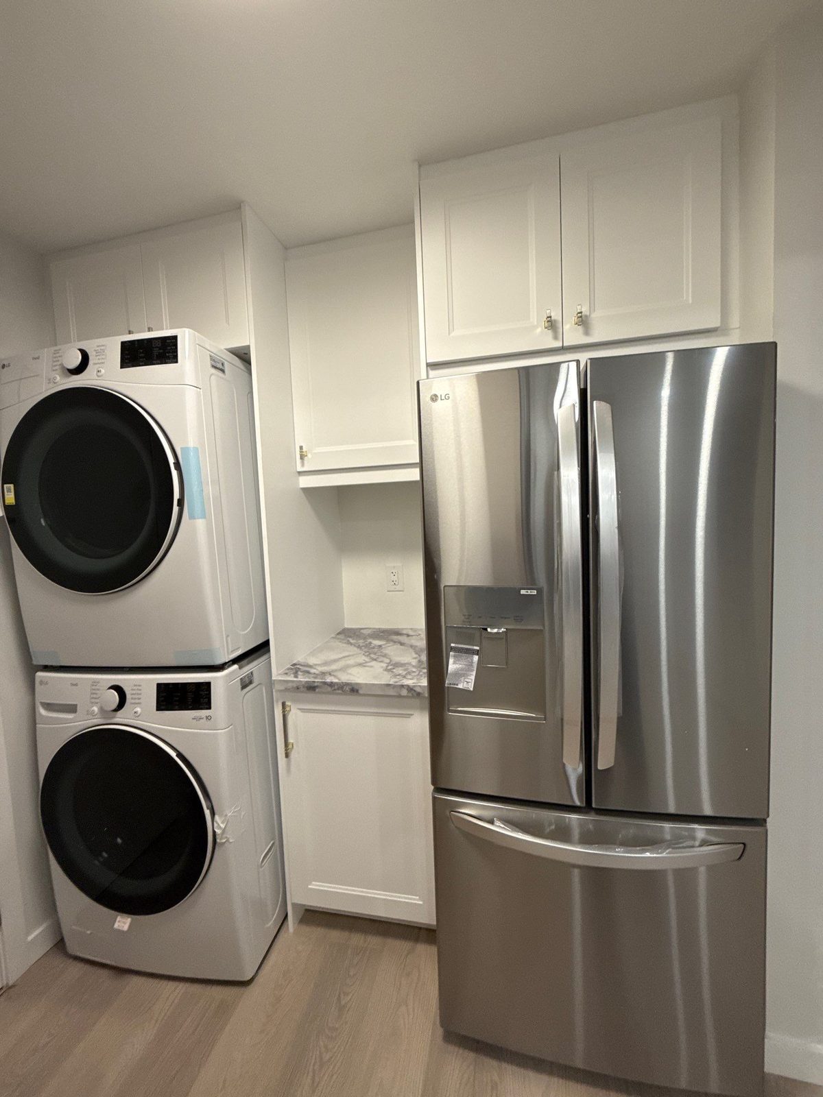 Kitchen with integrated laundry